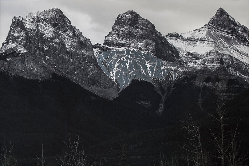 http://bardary.mirunadragan.com/files/gimgs/th-12_Dragan11_TheMountainsAreMirrors6-web.jpg