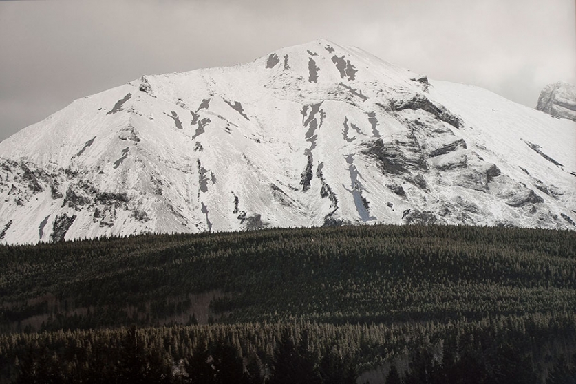 http://bardary.mirunadragan.com/files/gimgs/th-12_Dragan06_TheMountainsAreMirrors1-web.jpg